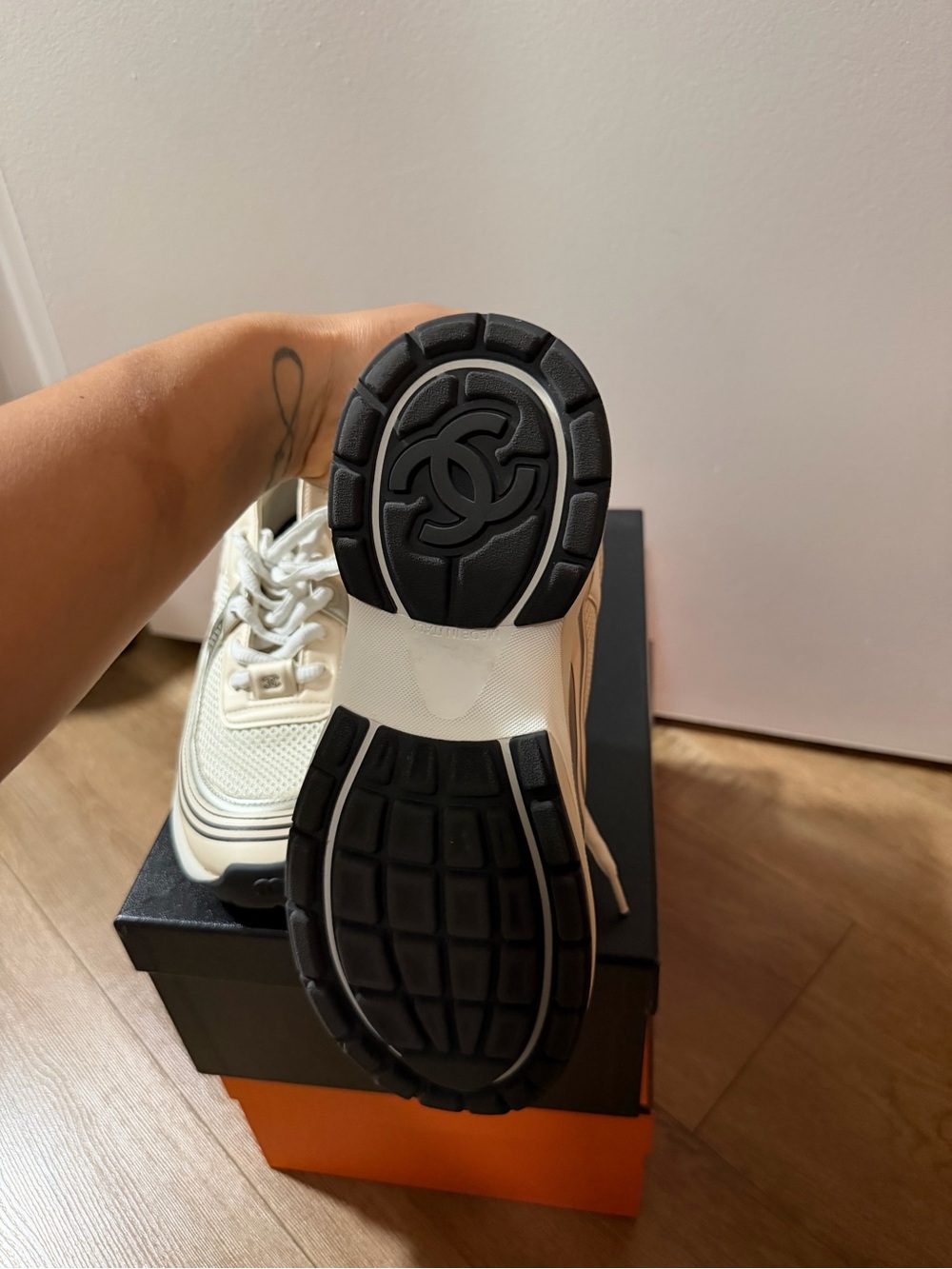 CHANEL White & Gold Wave-Trim Low-Top Sneakers - Picture 3 of 8
